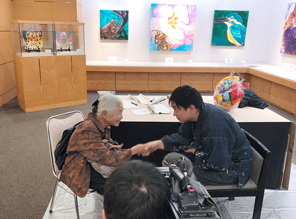 個展に岡山の100才のおばあちゃんが来てくれました。