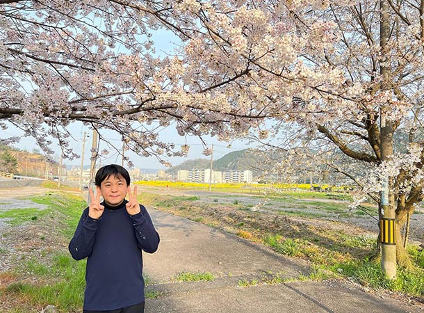 菜の花と桜を見に行きました。