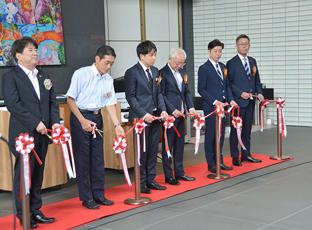 個展の開催式と特別鑑賞会をしました!!