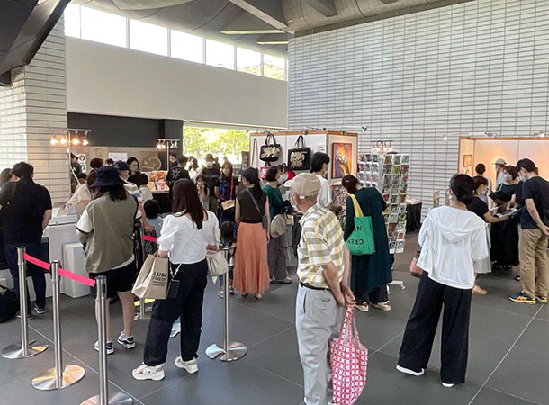 個展2日目「もぎたてテレビ」で生中継もありました。