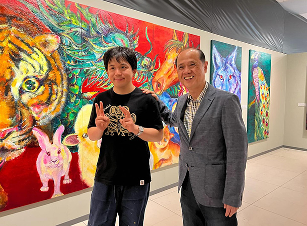 大森岡山市長が展覧会に来てくださいました。