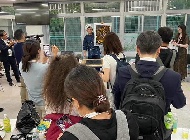 外国の方の前で初めてのライブドローイング