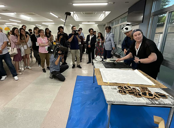 外国の方の前で初めてのライブドローイング