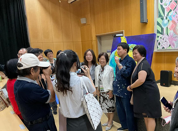 外国の方の前で初めてのライブドローイング