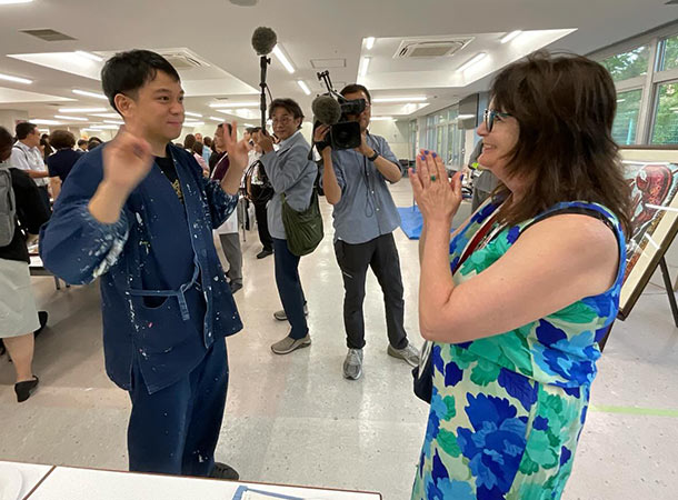 外国の方の前で初めてのライブドローイング