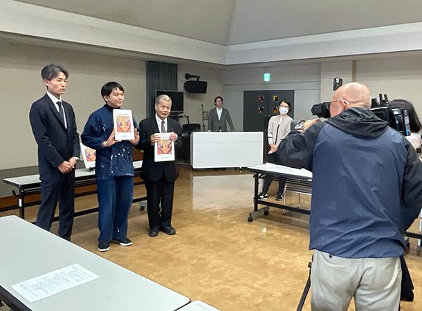 伊予銀行さんの贈呈式がありました。