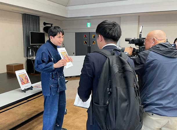 伊予銀行さんの贈呈式がありました。