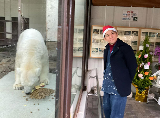 とべ動物園のシロクマ ピースちゃん