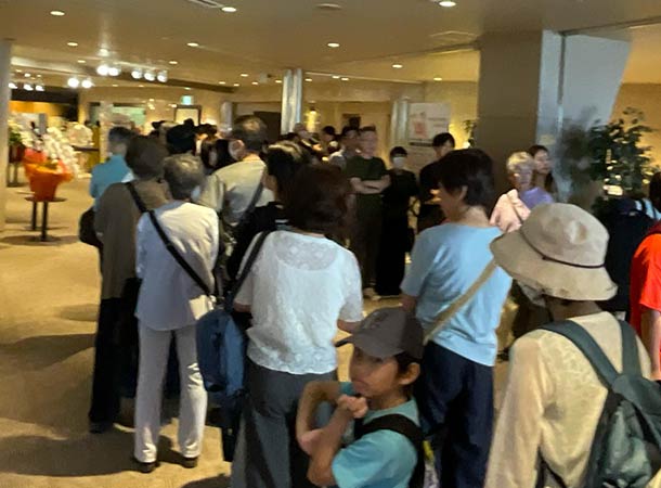 今日も朝から大賑わいでした!!