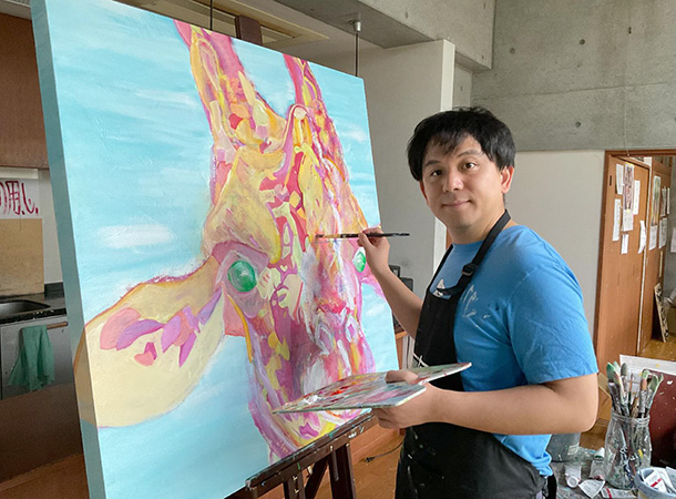 「マサイキリン」を描いています。