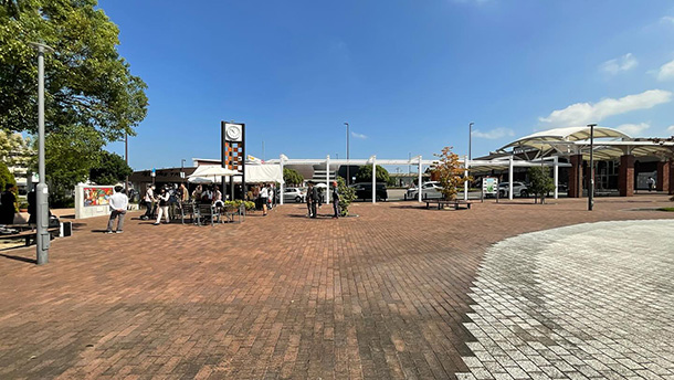 新居浜 駅前広場にモニュメントが出来ました。