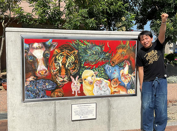 新居浜 駅前広場にモニュメントが出来ました。