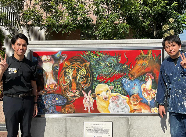 新居浜 駅前広場にモニュメントが出来ました。