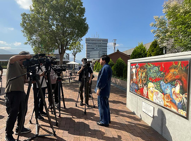 新居浜 駅前広場にモニュメントが出来ました。