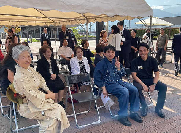 新居浜 駅前広場にモニュメントが出来ました。
