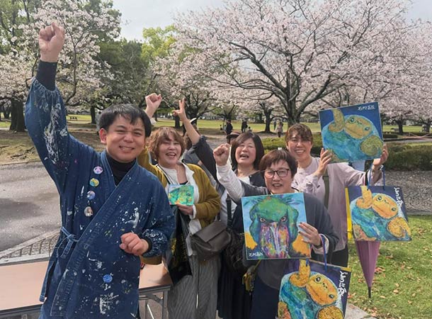 宮崎県立美術館前でライブドローイングとサイン会