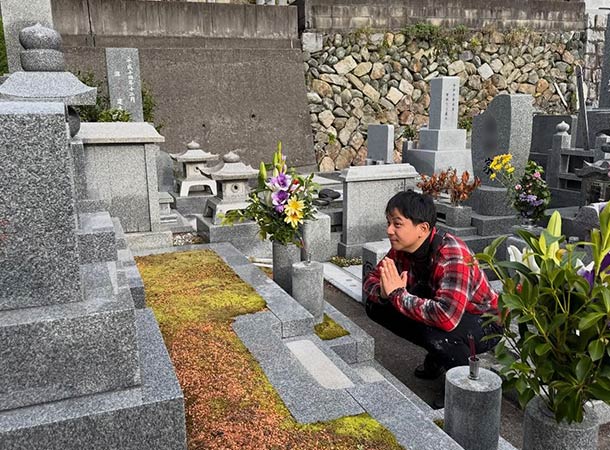 お母さんのお墓参り