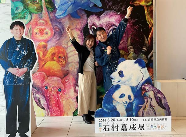 宮崎県立美術館前でライブドローイングとサイン会